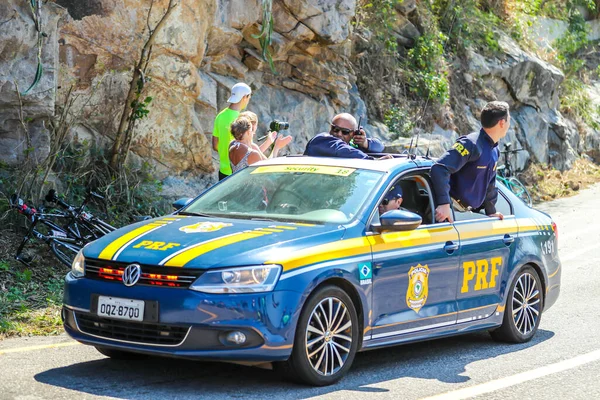ブラジル連邦高速道路警察がリオ 2016 年のオリンピックをリオ ジャネイロでリオ 2016年オリンピック サイクリング男性ロード レースのためのセキュリティを提供します リオデジャネイロ ブラジル 2016 — ストック写真