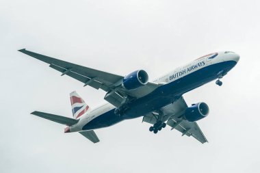 NEW YORK - 19 AĞUSTOS 2021: British Airways Boeing 777 New York 'taki JFK Uluslararası Havaalanına inmek için iniyor