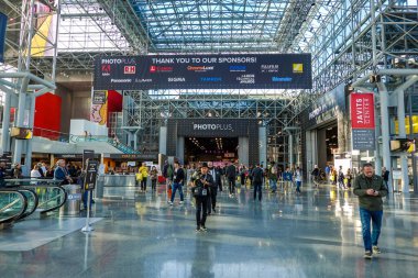 NEW YORK - 24 Ekim 2019: Javits Center New York 'taki Javits Kongre Merkezi' nde Photoplus konferansı ve fuarı sırasında