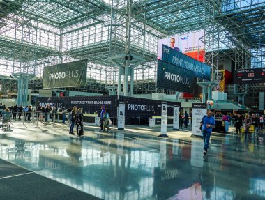 NEW YORK - 24 Ekim 2019: Javits Center New York 'taki Javits Kongre Merkezi' nde Photoplus konferansı ve fuarı sırasında