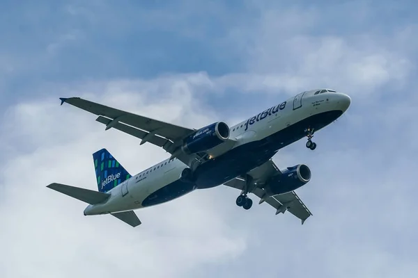 New York August 2021 Jetblue Airbus A320 Descending Landing Jfk — Stock Photo, Image