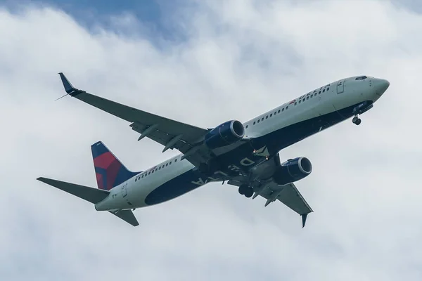 New York August 2021 Delta Airlines Airbus A330 Descending Landing — Stock Photo, Image