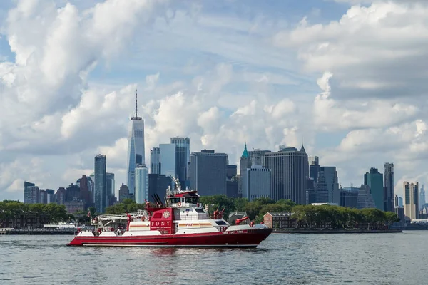 New York Juli 2021 Fdny Fireboat New Yorks Hamn Three — Stockfoto