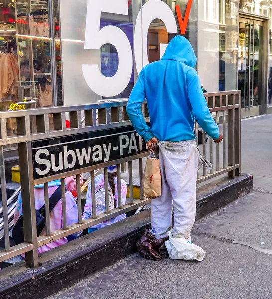 New York City May 2021 Homeless Man 34Th Street Midtown — Stock Photo, Image