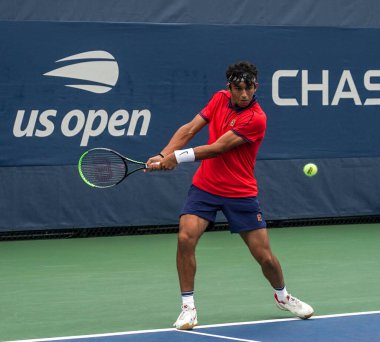 NEW YORK - 9 Eylül 2021 ABD Açık Erkekler Tekler Şampiyonu Daniel Rincon, New York 'taki Billie Jean King Ulusal Tenis Merkezi' nde oynanan çeyrek final maçında 