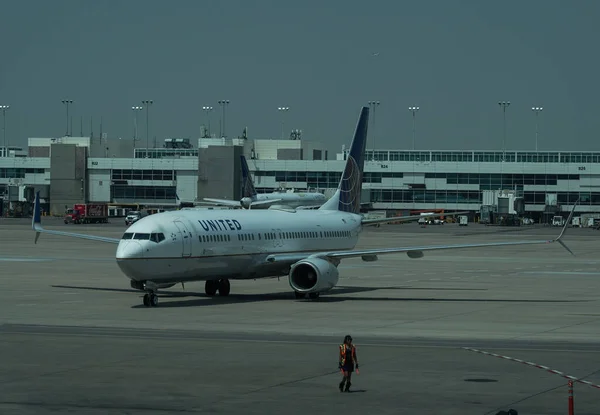 Denver Colorado Sierpnia 2021 Samolot United Airlines Pasie Startowym Międzynarodowym — Zdjęcie stockowe
