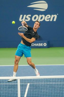 NEW YORK - 9 Eylül 2021 ABD Açık Erkekler Çiftler Şampiyonu Joe Salisbury, New York 'taki Billie Jean King Ulusal Tenis Merkezi' nde oynanan yarı final maçında