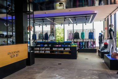 ISLA MUJERES, MEXICO - 5 Temmuz 2021: Rafa Nadal Tenis Merkezi, Costa Mujeres, Meksika. Mallorca, İspanya 'daki Rafa Nadal Akademisi' nden esinlenerek Grand Palladium Costa Mujeres Resort 'ta kurulmuştur.