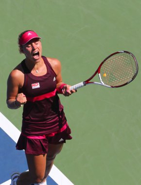 tenisçi angelique kerber, bize ilk tur maçında açtıktan sonra 2014 zafer kutluyor