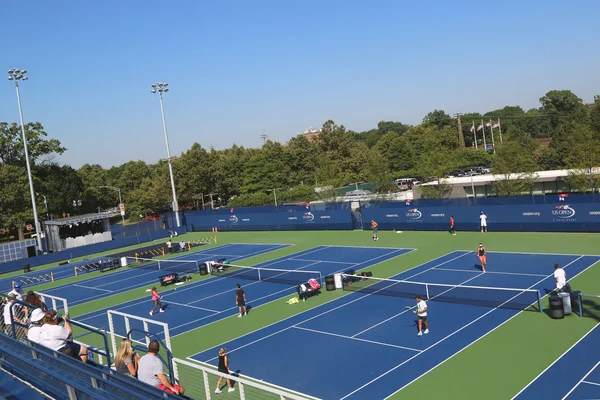 Renovated practice courts at the Billie Jean King National Tennis Center ready for US Open tournament — Stock Photo, Image