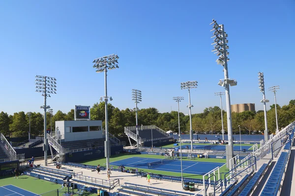 Gerenoveerde courts op de billie jean king national tennis center klaar voor ons open toernooi — Stockfoto