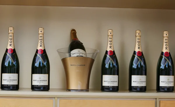 Moet i chandon champagne przedstawione w centrum krajowych tenis w nas otwarcie 2014 — Zdjęcie stockowe