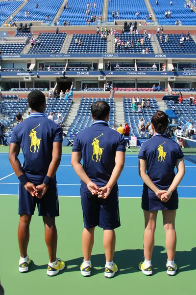Bal personen op tennisbaan op het billie jean king national tennis center — Stockfoto