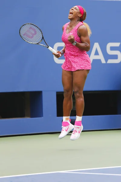 Grand slam mästare serena williams under tredje omgången match mot oss öppna 2014 — Stockfoto