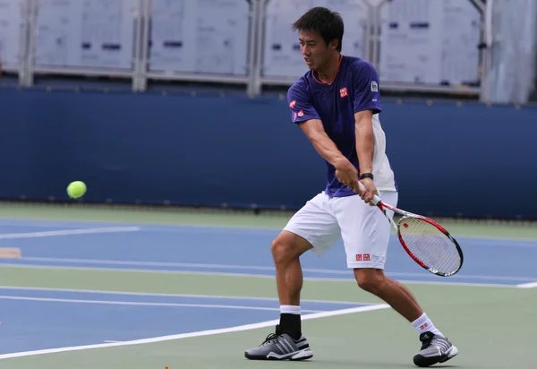 Profesjonalny tenis odtwarzacz kei nishikori praktyk dla nas otwarte 2014 w billie jean king krajowych kortów tenisowych — Zdjęcie stockowe