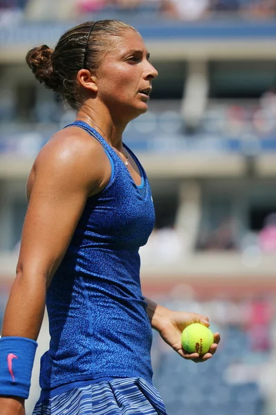 La joueuse de tennis professionnelle Sara Errani lors du match de quatrième ronde de l'US Open 2014 — Photo