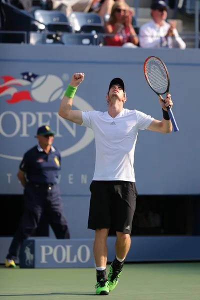 Grandslamový šampion andy murray slaví vítězství po čtvrtém kole zápas na nás otevření 2014 — Stock fotografie