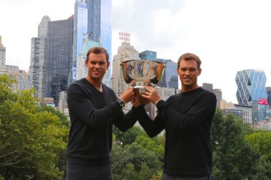 Bizi Şampiyonlar bob ve central Park'ta kupa ile poz bryan mike 2014 erkekler ikili açın