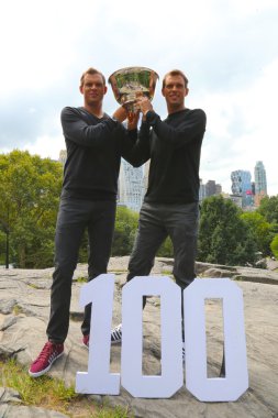Bizi Şampiyonlar bob ve central Park'ta kupa ile poz bryan mike 2014 erkekler ikili açın