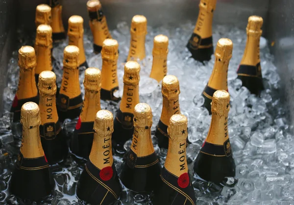 Moet i chandon champagne przedstawione w centrum krajowych tenis w nas otwarcie 2014 — Zdjęcie stockowe