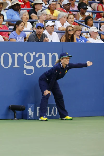 Линейный судья на US Open 2014 в Национальном теннисном центре Билли Джин Кинг — стоковое фото