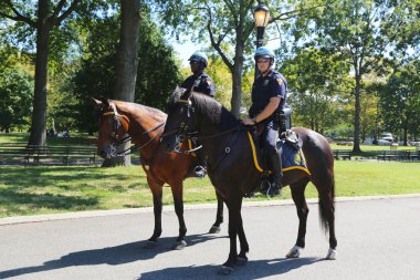 New York polis memuru sırtında billie jean adlı ortak korumaya hazır Ulusal Tenis merkezi sırasında bize açık 2014 Kral