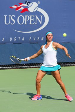Junior tenis oyuncusu katerina stewart kimden Amerika Birleşik Devletleri boyunca yarı final maç billie jean king Ulusal Tenis Merkezi