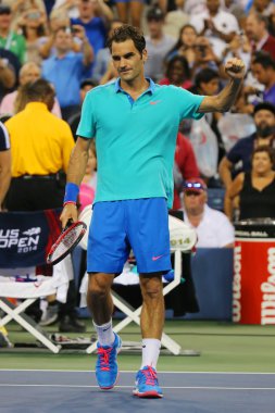 Grand slam şampiyonu roger federer açık bize üçüncü tur maçı sonrası 2014 marcel granollers karşı zafer kutluyor