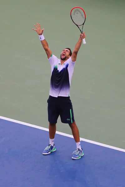 Pemain tenis profesional Marin Cilic dari Kroasia merayakan kemenangan setelah AS Terbuka 2014 pertandingan semifinal melawan Roger Federer — Stok Foto