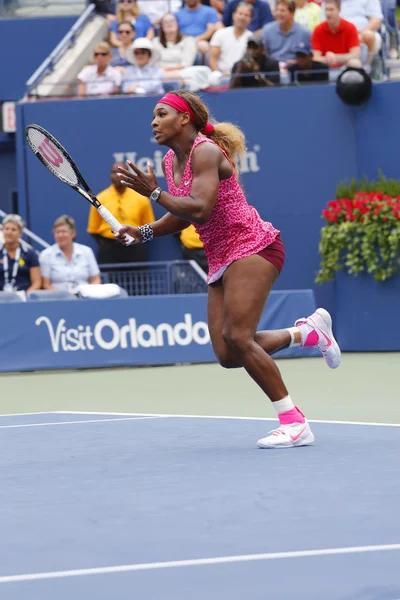 La campionessa del Grande Slam Serena Williams durante la partita del terzo turno agli US Open 2014 contro Varvara Lepchenko — Foto Stock