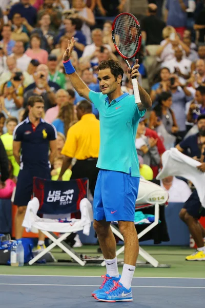 Campionul de Grand Slam Roger Federer sărbătorește victoria după cel de-al treilea meci de la US Open 2014 împotriva lui Marcel Granollers — Fotografie, imagine de stoc