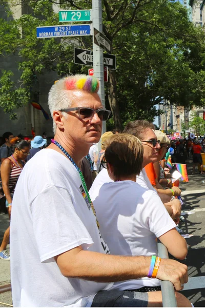 LGBT pride parade deelnemer in new york city — Stockfoto