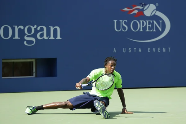 Jugador de tenis profesional Gael Monfis practica para el Abierto de EE.UU. 2014 en el Billie Jean King National Tennis Center — Foto de Stock