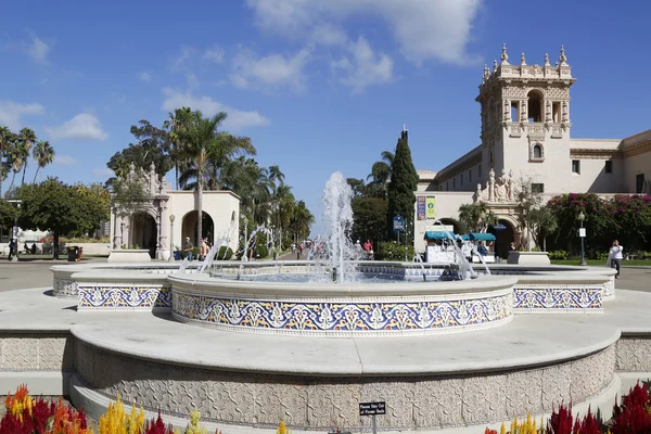 Фонтан Plaza de Panama в парке Бальбоа в Сан-Диего — стоковое фото