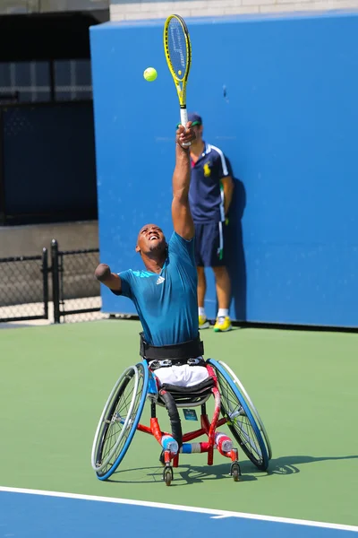 Pemain tenis Lucas Sithole dari Afrika Selatan selama pertandingan tunggal quad kursi roda AS Terbuka 2014 — Stok Foto