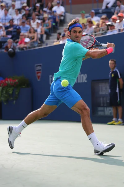 Dezessete vezes campeão do Grand Slam Roger Federer durante partida semifinal no US Open 2014 — Fotografia de Stock