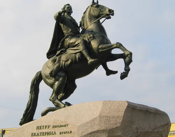 De bronzen ruiter monument van Peter de grote in Sint-Petersburg — Stockfoto