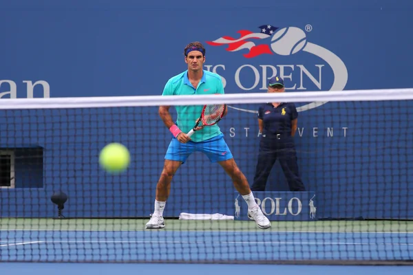 Zeventien keer Grand Slam kampioen Roger Federer tijdens de halve finale match op ons Open 2014 — Stockfoto