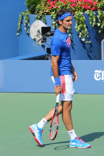 On yedi kez Grand Slam şampiyonu Roger Federer bize açık 2014 için uygulamalar — Stok fotoğraf