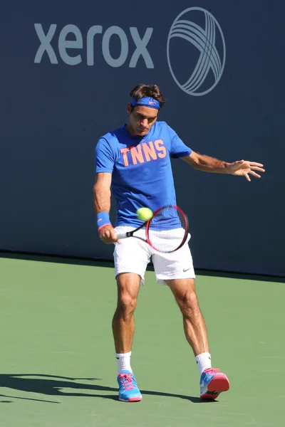 On yedi kez Grand Slam şampiyonu Roger Federer bize açık 2014 için uygulamalar — Stok fotoğraf