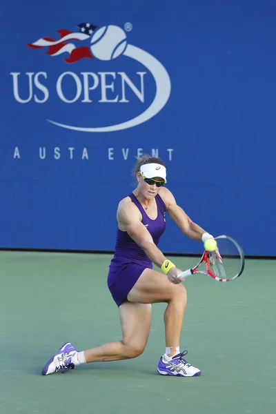 Campeona del Grand Slam Samantha Stosur durante el partido de la segunda ronda del Abierto de Estados Unidos 2014 contra Kaia Kanepi — Foto de Stock