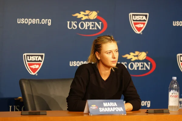 Die fünfmalige Grand-Slam-Siegerin Maria Scharapowa bei der Pressekonferenz zum Auftakt des Jahres 2014 — Stockfoto
