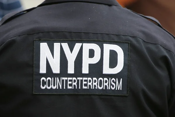 Oficial de combate ao terrorismo da NYPD fornece segurança no National Tennis Center durante o US Open 2014 — Fotografia de Stock