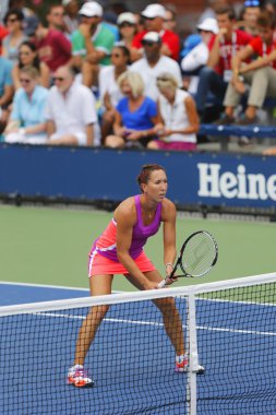 Profesyonel tenis oyuncusu Jelena Jankovic bize açık 2014 ikinci yuvarlak çiftler maç sırasında