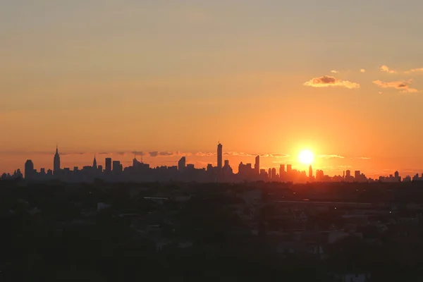 Midtown Manhattan skyline panorama ved solnedgang - Stock-foto