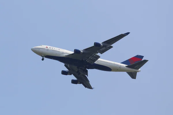 Delta lotnicze Boeing 747 zbliża Jfk Airport — Zdjęcie stockowe