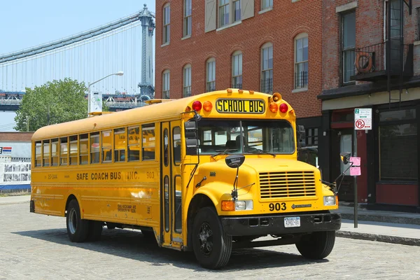 Autobús escolar en Brooklyn — Foto de Stock