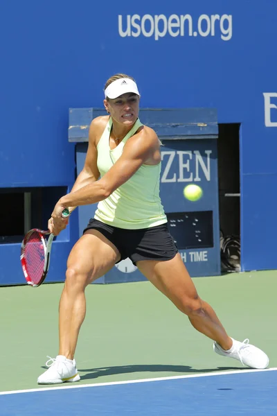 Jogador profissional de tênis Angelique Kerber da Alemanha treina para o US Open 2014 no Billie Jean King National Tennis Center — Fotografia de Stock