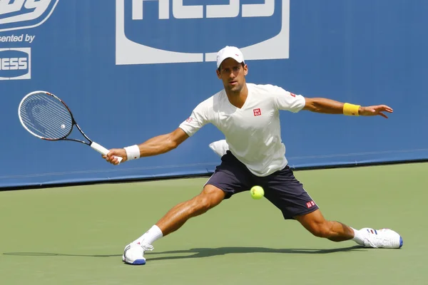 Seis veces campeón del Grand Slam Novak Djokovic practica para el US Open 2014 —  Fotos de Stock