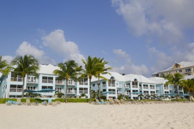 grand cayman yedi mil plajda bulunan lüks kat mülkiyeti